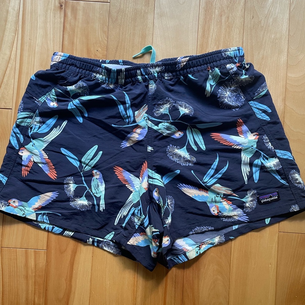 Patagonia baggies navy birds of paradise print elastic waist unlined shorts